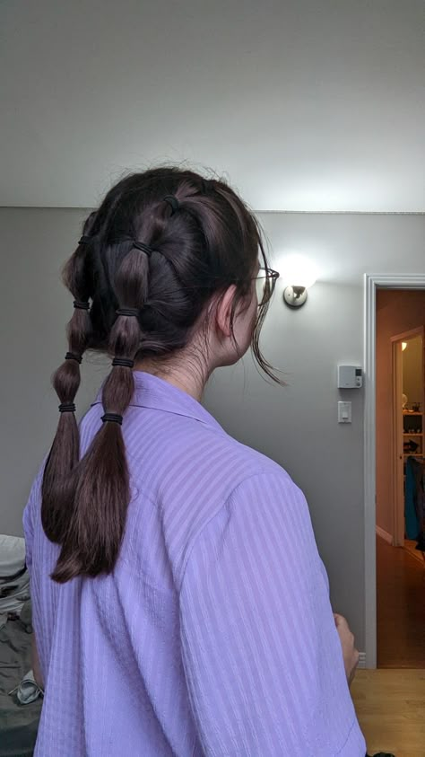 Two bubble ponytails for mid brown hair Two Bubble Ponytails, Bubble Braid Ponytail Short Hair, Mid Brown Hair, Brades Hair, Two Hairstyles, Ponytail Looks, Ponytail Hairstyle Ideas, Two Ponytails, Hair Style Vedio