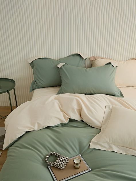 3pcs/set Two Tone Duvet Cover Set(1 Duvet Cover & 2 Pillowcase), Minimalist Polyester Bedding Set For All SeasonI discovered amazing products on SHEIN.com, come check them out! Mint Green Bedspread, Pastel Green Bedding, Mint Green Bedroom For Adults, Green Sheets Bedding, Bed Covers Aesthetic, Green Bed Spread, Mint Green Bed, Green Bedding Aesthetic, Green Bedding Bedroom