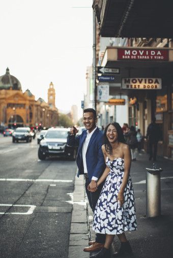 Casual Engagement Shoot, Street Prewedding, Prewedding Photography Casual, Japan Prewedding, Korean Prewedding Photography, Street Foto, Street Art Melbourne, Pose Prewedding, Vietnam Wedding