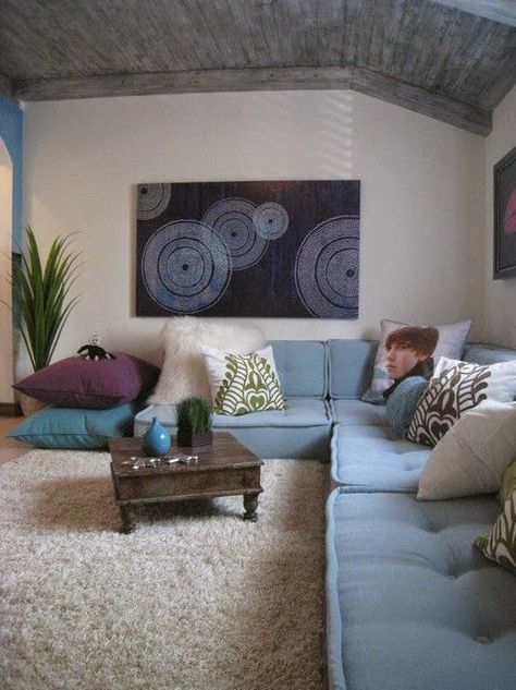 House of Turquoise: One Room Challenge - Week 1--Great idea for seating in a loft... Couchless Living Room, Living Room Seating Ideas Without Sofa, Floor Cushions Living Room, Turquoise Room, Hangout Room, Floor Couch, House Of Turquoise, Bed Couch, Floor Seating