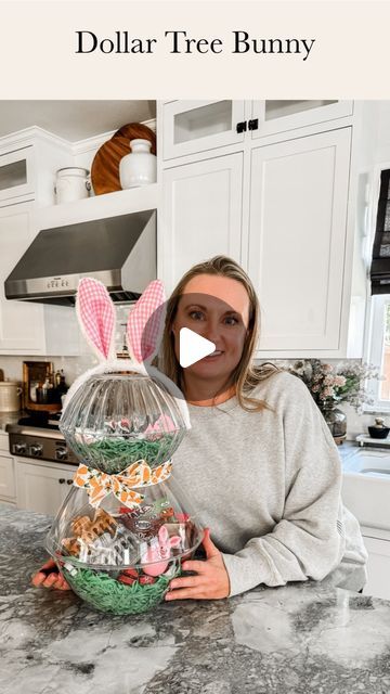 Jordan farmer on Instagram: "Let’s make an Easter Bunny Basket using items from the Dollar Tree! Got this idea from @the_magnolia_mercantile All you need are two large clear bowls, and two small bowls. You can find those in the party section. Then add some grass to the bowls and goodies. Tape up both sets of bowls with packing tape, tape the small bowl to the top of the large bowl. Tie on a ribbon, glue on some cotton balls for a tail and glue on bunny ears, also from the Dollar Tree! I love how this turned out! Better get your supplies now! #dollartreefinds #dollartreecrafts #easterbasket #dollartreediy #easterdecor  DIY Craft Easter Dollar tree  Dollar tree craft  Kid gift" Dollar Tree Easter Basket Ideas, Small Easter Basket Ideas, Dollar Tree Easter Basket, Big Easter Eggs, Easter Egg Gifts, Easter Baskets To Make, Clear Bowls, Easter Bunny Basket, Kids Easter Basket