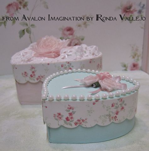 Mint and Pink shabby chic heart shaped trinket boxes from Avalon Imagination Listed on Etsy here:  https://www.etsy.com/listing/106511223/pink-shabby-chic-heart-decorative Shabby Chic Boxes, Shabby Chic Diy Crafts, Shabby Chic Hearts, Pink Shabby Chic, Decor Shabby Chic, Decoupage Box, Heart Shape Box, Shabby Chic Crafts, Altered Boxes