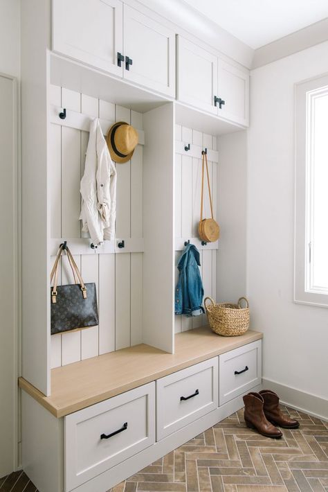 Colorado Decor, Brick Herringbone Floor, Family Organisation, White Oak Bench, Brick Herringbone, Herringbone Brick Floor, Custom Mudroom, Entryway Room, Small Mudroom Ideas