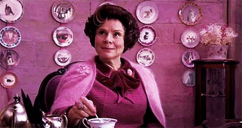 Dolores Umbridge 15 Harry Potter Characters Dripping With BDE Harry Potter Character Quiz, Ron Y Hermione, Hogwarts Professors, Dolores Umbridge, The Crown Season, Imelda Staunton, Rubeus Hagrid, Tony Blair, Reine Elizabeth