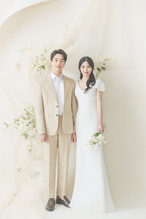 KOREAN WEDDING C-025 REYOO STUDIO : korea wedding pledge Wedding Korea Style, Prewed Korean Style, Prewedding Korean Style, Korean Wedding Dress Simple, Korean Prewedding Photography, Wedding Korean, Wedding Korea, Korean Wedding Dress, Minimal Wedding Dress