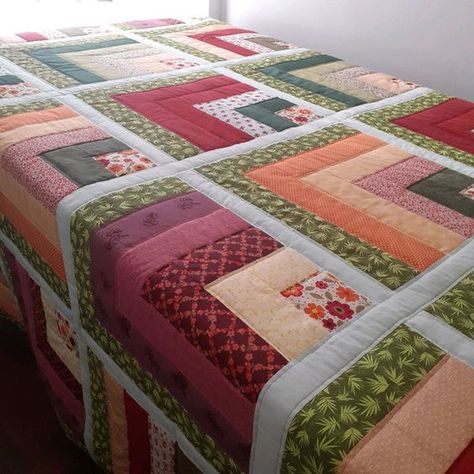 Patchwork Tablecloth, Bed Quilt Patterns, Colchas Quilting, Patchwork Quilting Designs, Modern Quilting Designs, Log Cabin Quilt Pattern, Quilted Table Runners Patterns, Quilt Sewing Patterns, Denim Quilt