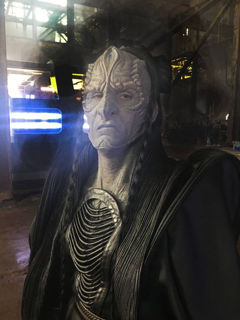 Spoilers - Star Trek: Discovery 4x07 - "…But to Connect" | Page 11 | The Trek BBS Custom Masks, Star Trek Klingon, Star Trek Episodes, Sci Fi Tv Shows, Star Trek Discovery, Oprahs Book Club, Rear Admiral, Star Trek Characters, Star Trek Art