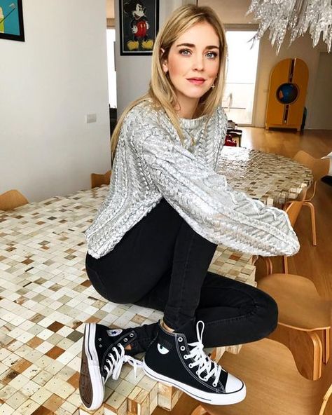 Vuelven las Converse 'Chuck Taylor' de bota - Cambia tus converse bajas por las altas Chucks Outfit, How To Style Converse, All Star Outfit, High Tops Outfit, Summer Mckeen, High Top Converse Outfits, Converse Style Women, Black And White Converse, Converse Outfits