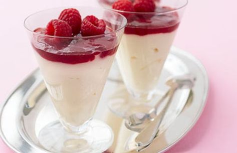 Russian Cream, Valentines Recipes Desserts, Parfait Recipes, Lemon Dessert Recipes, Raspberry Sauce, Valentine Desserts, Food Contest, Mousse Recipes, Lemon Desserts