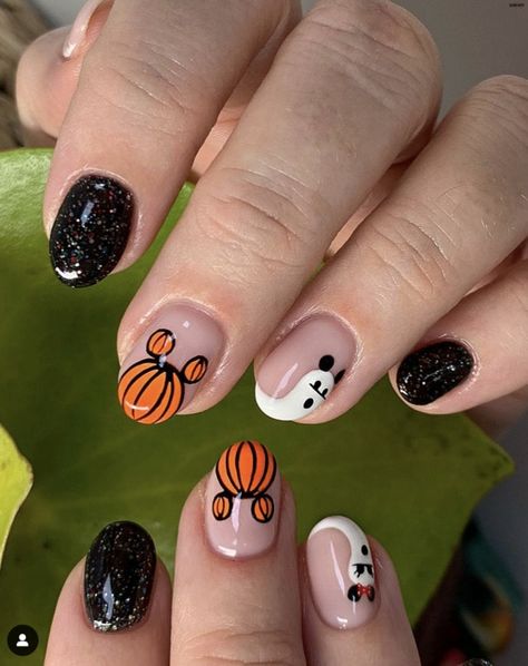 Manicure Nail Art Short, Minnie Mouse Ghost Nails, Mickey Pumpkin Nail Art, Disney Nails October, Pumpkin Mickey Nails, Mickeys Not So Scary Halloween Nails, Fall Nail Inspiration Autumn Almond, Orange Disney Nails, Mickey Mouse Ghost Nails