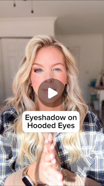 Eyeshadow For Very Hooded Eyes, Seint Eyeshadow For Hooded Eyes, Eyeshadow Placement Hooded Eyes, Hooded Eyelid Eyeshadow, Easy Makeup Looks For Hooded Eyes, Seint Eyeshadow Hooded Eyes, Hooded Eye Makeup Eyeshadow, Make Up For Hooded Eye, Eyeshadow Tutorial Videos