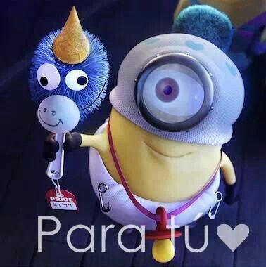 Aww...Para tú. Minion Rock, Minion Meme, Minion Baby, Minion Rush, 3 Minions, Minion Banana, Yellow Guy, Minion Pictures, Minions Love