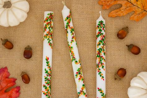 How to Paint Candles Christmas Painted Taper Candles, Taper Candle Painting, Painted Candles Diy, Painting Candles Diy, How To Paint Candles, Diy Painting Candles, Candle Painting, Painted Candlesticks, Hand Painted Candles