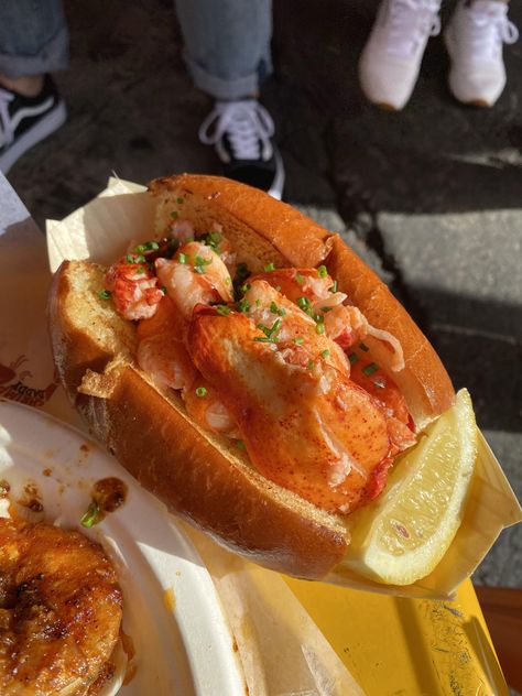 Sunkissed butter lobster roll #food #meal #foods #healthyfood #keto Lobster Rolls Aesthetic, Lobster Aesthetic Food, Lobster Roll Aesthetic, Butter Lobster Roll, Lobster Aesthetic, Butter Lobster, Roll Food, Eating Photography, I Want Food