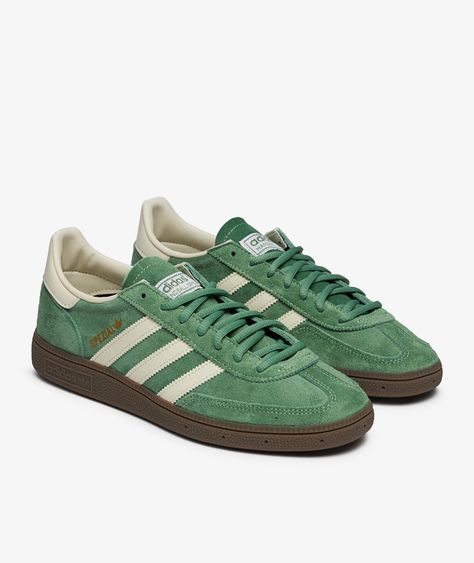 The HANDBALL SPEZIAL model  by  adidas which is part of the SP2024 collection, has arrived SVD. Trending Adidas Shoes, Green Spezial Adidas, Green Spezials, Adidas Green Shoes, Green Shoes Aesthetic, Spezial Shoes, Adidas Spezial Green, Spezials Adidas, Green Adidas