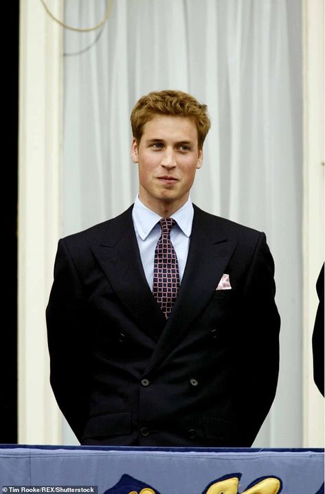 He met the English language and creative writing student in the year above him when Willia... Tumblr, Prince William 2000s, Prince William 90s, 4th Aesthetic, Prince Harry Young, Dylan O Brian, Candlelit Table, William E Kate, Royal History