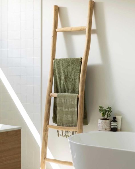 Ladders In Bathroom Ideas, Decorative Ladder Ideas Bathroom, Wooden Towel Ladder, Bathroom Ladder Towel Rack, Wooden Towel Ladder Bathroom, Ladder For Towels In Bathroom, Bathroom Ideas Towels, Solarpunk Room, Ladder In Bathroom