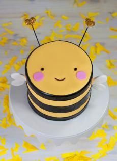 Mini Animal Cakes | Whipped Bakeshop. The cutest bumblebee cake ever! Baby Cake Design, Tårta Design, Mini Torte, Pastel Cupcakes, Bee Cakes, Animal Cakes, Baby Cakes, Savoury Cake, Birthday Cake Kids