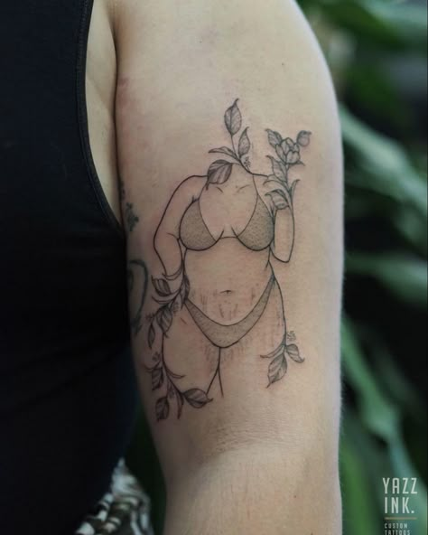 Tattoo For Plus Size Women, Thick Body Tattoo, Tattoo Ideas For Plus Size Women, Medium Leg Tattoos, Curvy Tattoo Girl, Plus Size Women Tattoo Ideas, Women Empower Tattoos, Back Tattoo Plus Size, Curvy Girl Tattoos