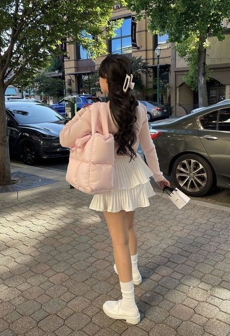 Korean Soft Girl Outfit, Soft Streetwear Aesthetic, 2025 Outfits, Coquette Clothes, Girly Girl Outfits, Dream Style, Fashion Mistakes, Pink Outfits, 10 Pounds