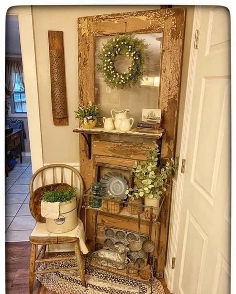 Old Door Decor, Old Door Projects, Old Wooden Doors, Tafel Decor, Doors Repurposed, Vintage Farmhouse Style, Dekor Diy, Vintage Doors, Old Door