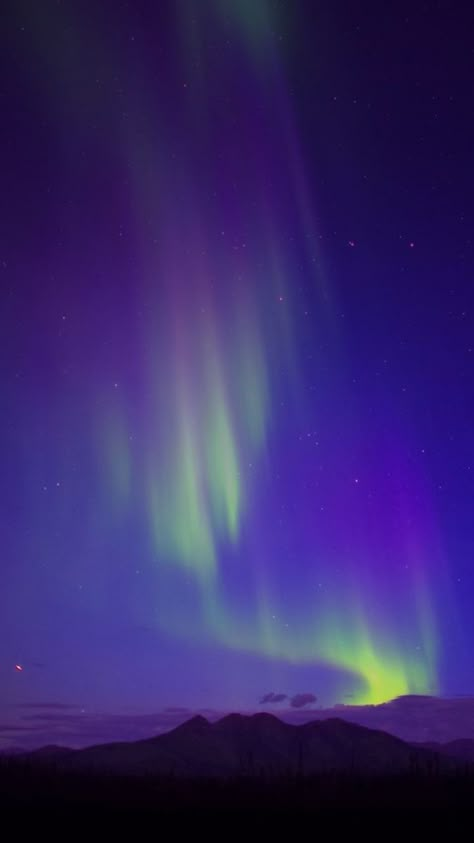 Northern Lights Wallpaper, Northern Lights Photography, Music Meditation, Paris Wallpaper, Aurora Borealis Northern Lights, Sleep Music, Sky Full Of Stars, Pretty Landscapes, Aesthetic Desktop Wallpaper