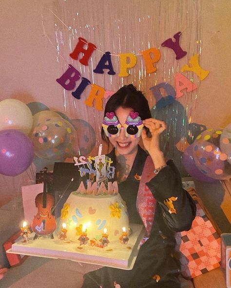 birthday bae Colorful Birthday Party Aesthetic, Korean Birthday Decoration, Party Reference, Dates Aesthetic, Kpop Birthday, Cute Birthday Pictures, Birthday Babe, 사진 촬영 포즈, Korean Birthday