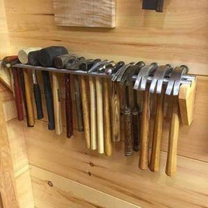 hammer-storage-popular-woodworking Garage Organization Tips, Garage Organisation, Diy Rangement, Shed Organization, Garage Tool Storage, Tool Room, Tool Storage Diy, Garage Organize, Garden Tool Storage