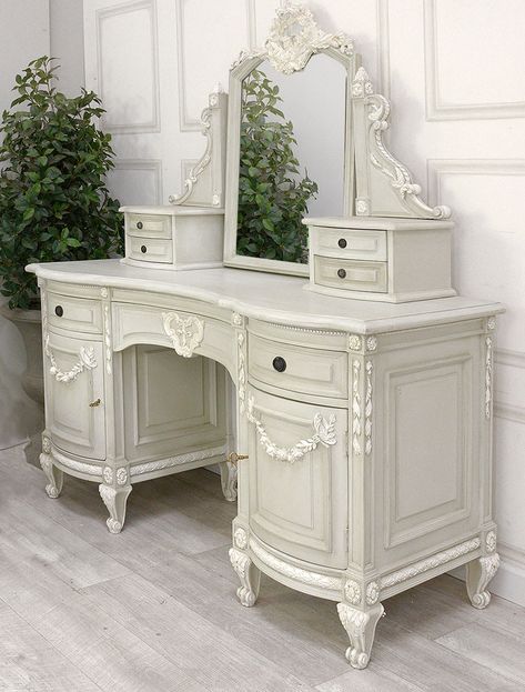 French Style Classic Dressing Table Desk Coastal Dressing Table, French Style Vanity, Dressing Table Aesthetic, Vintage Style Vanity, Room Decor Vanity, Classic Dressing Table, French Style Desk, French Dressing Table, Vanity Inspo