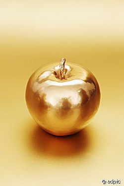 Bild Gold, Gold Inspiration, Texture Metal, Gold Everything, All That Glitters Is Gold, Gold Money, Golden Apple, Stay Gold, Gold Aesthetic