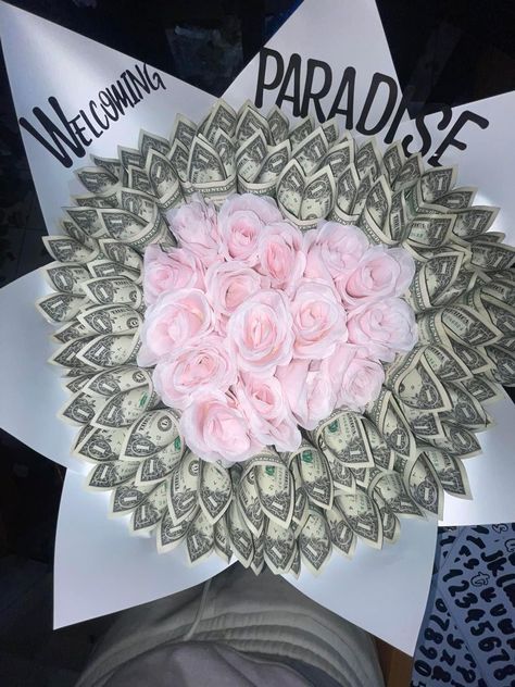 Pink Money Bouquet, Ramo Ideas, Pink Gift Basket, Cupcake Flower Bouquets, Pink Money, Roses Bouquet Gift, Mom Business, Luxury Bouquet, Rose Flower Arrangements