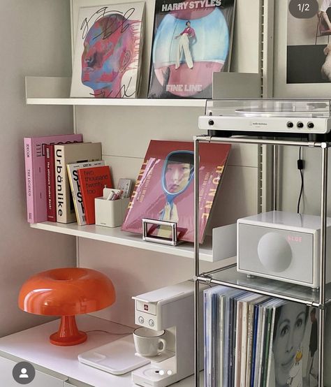 Harry Styles Vynil, Chrome Interior Design, Aesthetic Shelf Decor, Maximalist Office, Aesthetic Shelf, Home Shelf, Shelf Inspiration, Orange Mushroom, Art Interior Design