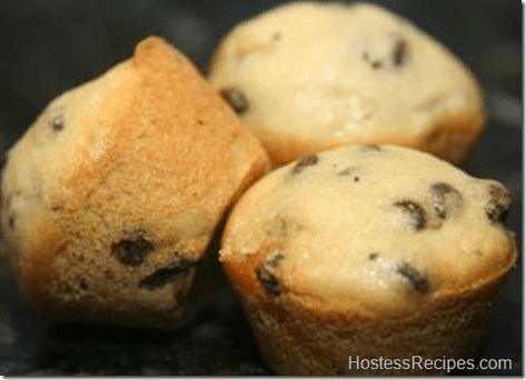 image Mini Chocolate Chip Muffins, Summertime Snacks, Chocolate Chip Cupcakes, Chocolate Chip Muffin Recipe, Chocolate Chip Muffins, Köstliche Desserts, Chocolate Muffins, Mini Muffins, Mini Chocolate Chips