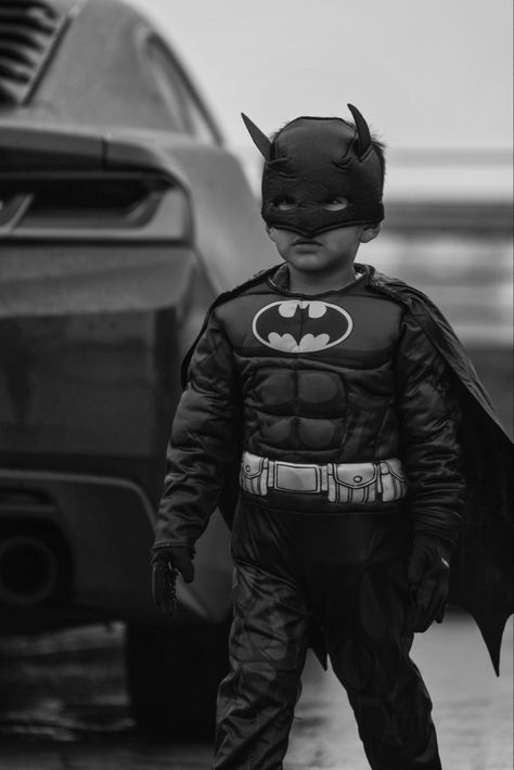 Batman Photoshoot, Toddler Batman Costume, Birthday Photoshoot Ideas Boys, Batman Photo, Toddler Photoshoot, Baby Milestone Photos, Milestone Photos, Batman Pictures, Batman Birthday Party