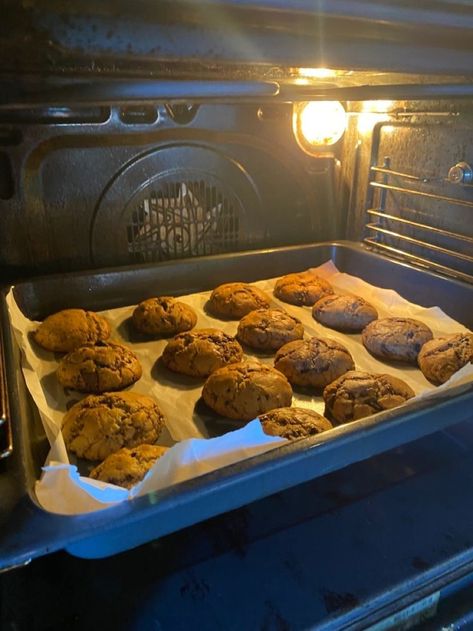 Cozy Baking, Baking Aesthetic, American Fast Food, Eating Food Funny, Friend Photography, Cooking Cookies, Food Funny, Life Update, Cookout Food