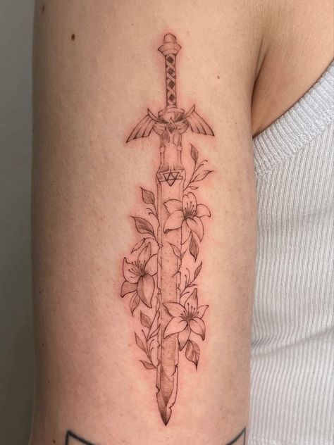 zelda swird tattoo Legend Of Zelda Navi Tattoo, Legend Of Zelda Matching Tattoo, Minimalist Zelda Tattoo, Legend Of Zelda Botw Tattoo, Legend Of Zelda Dragon Tattoo, Loz Tattoo Ideas, Zelda Tatoos Ideas, Zelda Inspired Tattoo, Legends Of Zelda Tattoo