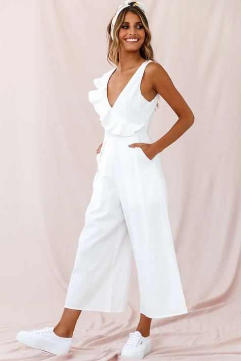 White Jumpsuit Outfit, Capri Jumpsuit, Jumpsuit White, Selfie Leslie, Jumpsuit Outfit, Cotton Jumpsuit, Mode Casual, White Jumpsuit, Jumpsuit Fashion