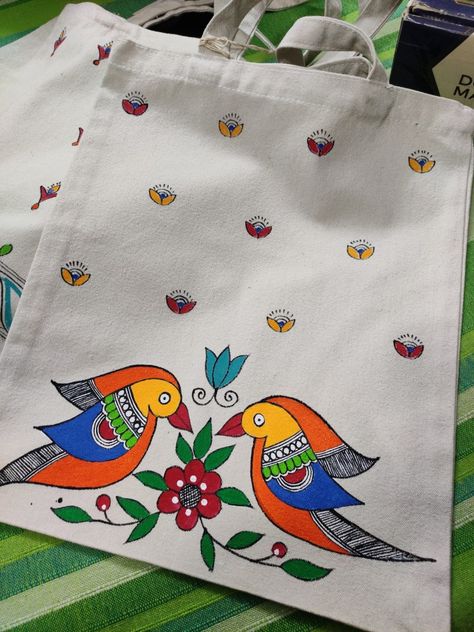 This totebags is having hand painted Madhubani art motifs. A folk art form from India. Fabric Painting On Bags, Canvas Pouch Painting Ideas, Handpainted Pouches, Tote Bag Painting Ideas Easy, Canvas Tote Bag Painting, Easy Tote Bag Painting, Tote Bags Painting, Pouch Painting, Painted Canvas Tote