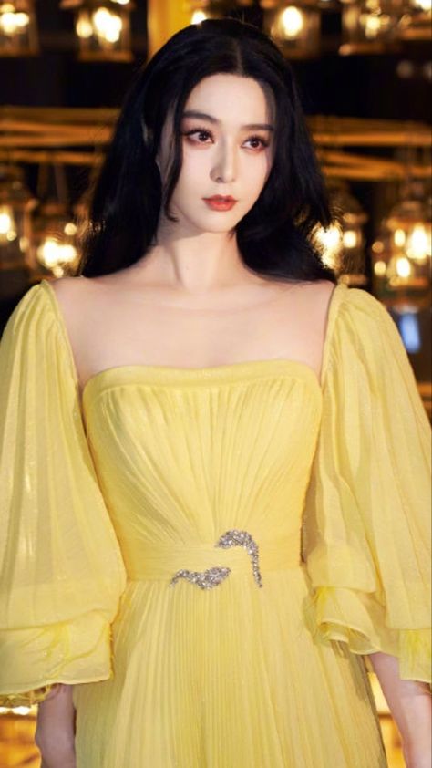 Kang Sora, Shadab Khan, Fan Bing Bing, Brigitte Lin, Fan Bingbing, Royal Dresses, Bridal Dress Design, Classy Work Outfits, Chinese Actress