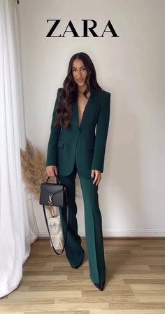 Wide Leg Power Suit, Suite Outfits For Women, Women Suits For Graduation, Graduation Suits Women, Formal Outfits For Graduation, Lawyer Suits Women, Green Pant Suit Women, Emerald Green Suit For Women, Woman’s Suit