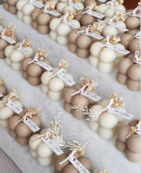 Cheap Wedding Favor Ideas, Lilin Aroma, Recuerdos Primera Comunion Ideas, Handmade Candles Diy, Candle Wedding Gift, Idee Babyshower, Homemade Scented Candles, Wedding Favors And Gifts, Wedding Favor Ideas