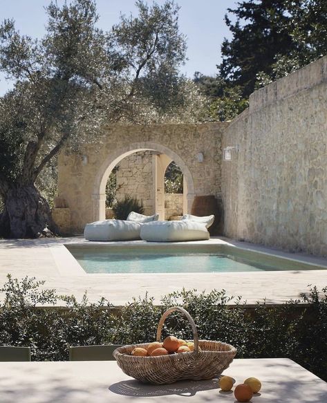 Mediterranean Pool, Wabi Sabi Interior Design, Mediterranean Mansion, Mediterranean Architecture, Mediterranean Villa, Modern Rustic Homes, Modern Rustic Decor, Outdoor Paradise, Italian Home