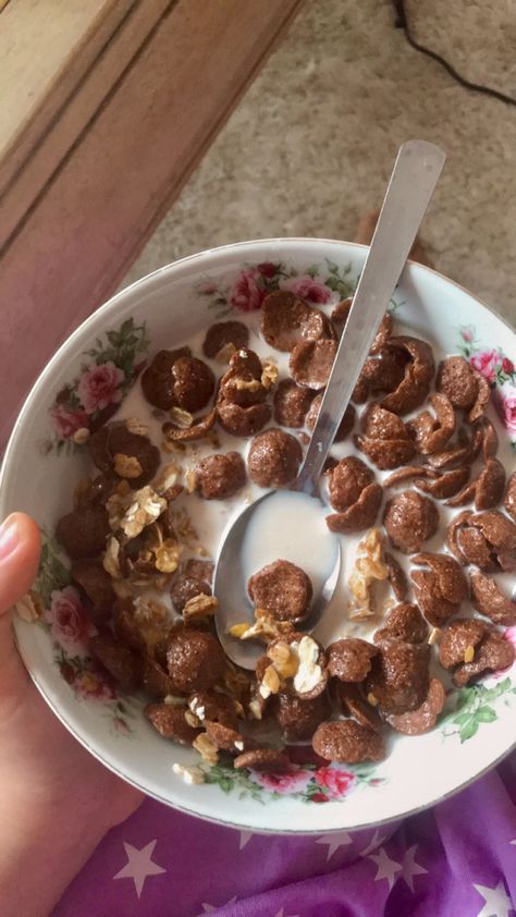 Brunch with pyjamas Coco Crunch, Aesthetic Iphone, Aesthetic Iphone Wallpaper, Cereal, Oatmeal, Coco, Iphone Wallpaper, Iphone, Quick Saves