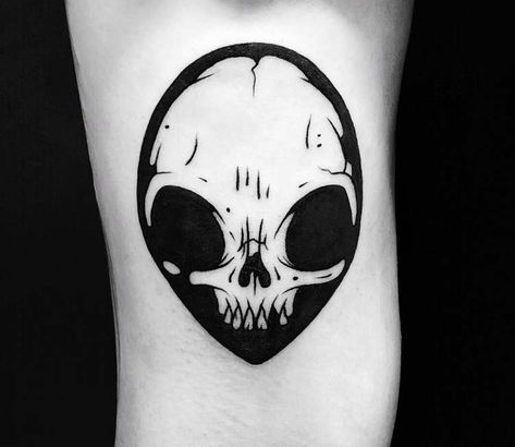 Alien Skull tattoo by Roy Tsour Alien Skull Drawing, Alien Skull Tattoo, Alien Tattoo Design, Tattoo Ideas Skull, Alien Skeleton, Hunter Tattoo, Ufo Tattoo, Aliens Exist, Alien Skull