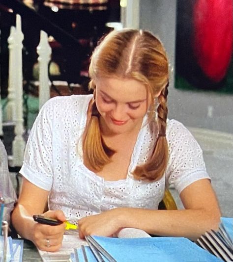 Cher From Clueless Haircut, Cher Horowitz Hair Tutorial, Cher Hair Clueless, Cher Clueless Hair, Cher Clueless Iconic Lines, Cher Clueless, Cher Horowitz, 90s Girl, Clueless