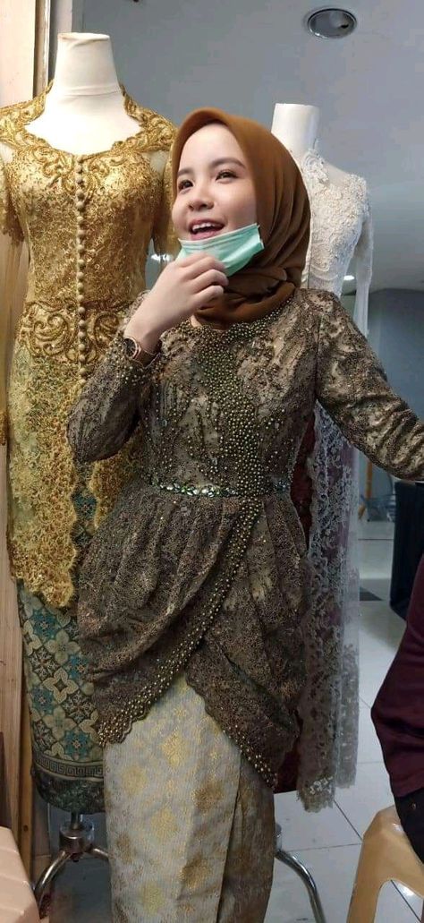 Kebaya Terracota, Kebaya Simple, Dress Brokat Modern, Model Dress Kebaya, Gaun Dress, Kebaya Lace, Kebaya Modern Dress, Dress Pesta, Casual Party Outfit