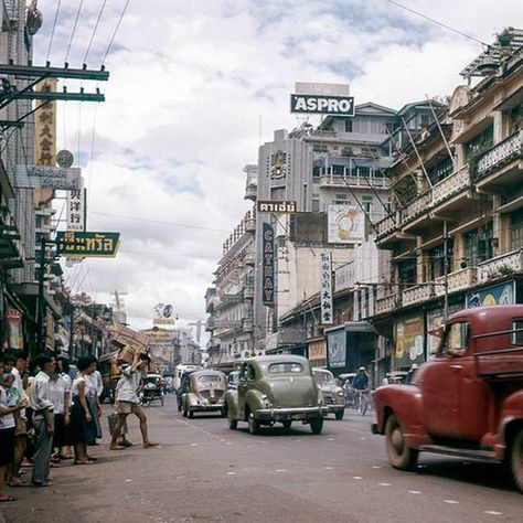 Yaowarat, 1958 Thailand History, Thailand Photos, Bangkok Hotel, Bangkok Travel, Hotel Price, History Pictures, Long Trips, Photo Postcards, Chiang Mai