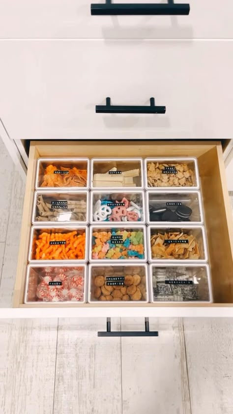 Snack Drawer Ideas, Candy Drawer, Snack Drawer, Snack Organizer, Pantry Organisation, House Organisation, Kitchen Organization Pantry, Kitchen Organisation, Organisation Hacks