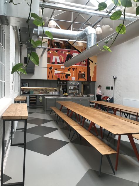 Kitchen and communal lunch area at etsy uk   They have stainless steel surfaces which look good and are hard wearing   They have a pantry and store room behind the kitchen Communal Living Spaces, Modern Office Break Room Design, Communal Laundry Room, Communal Kitchen Design, Lunch Room Ideas, Coliving Kitchen, Office Kitchen Break Room, Office Lunch Room, Communal Workspace