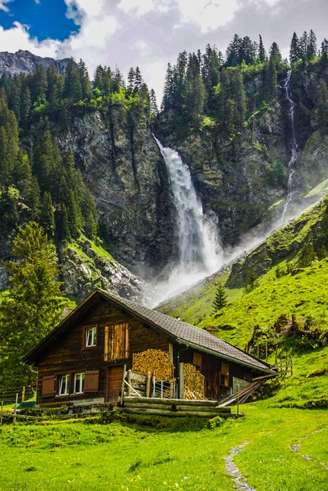 Switzerland House, Feel Too Much, Switzerland Mountains, Too Sensitive, Cute Cabins, Visit Switzerland, Countryside House, Beautiful Wallpaper, Forest House